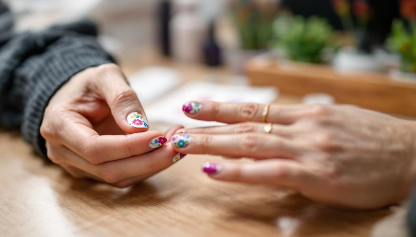 Comment transformer votre routine manucure avec des stickers ?